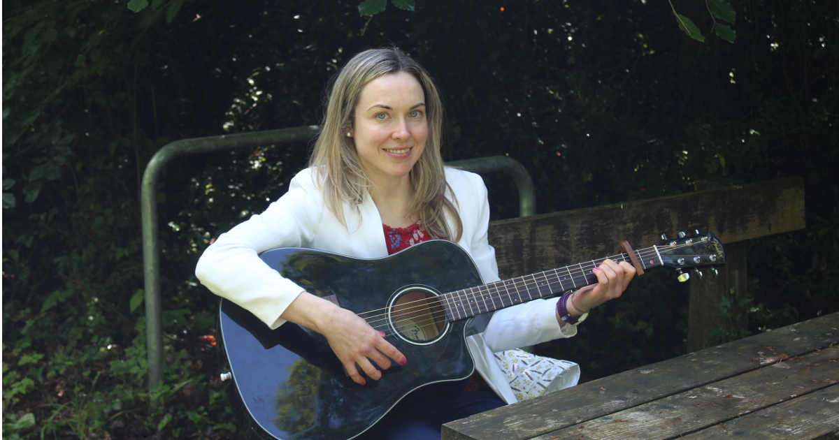 Junel Singer June’s New Single Merrygoround – Irish Singer-Songwriter Blends Alt ...